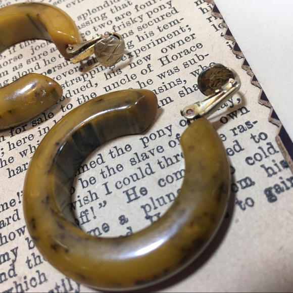 Vintage Mississippi Mud Bakelite Clip-on Earrings - Picture 5 of 8